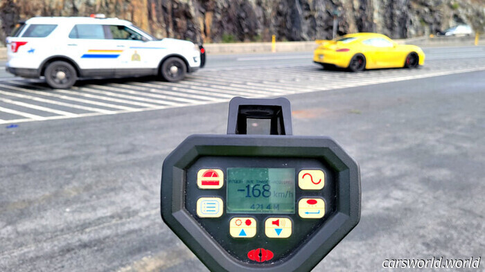 Ella sacó un Cayman GT4 por su cumpleaños; la policía se lo llevó | Carscoops